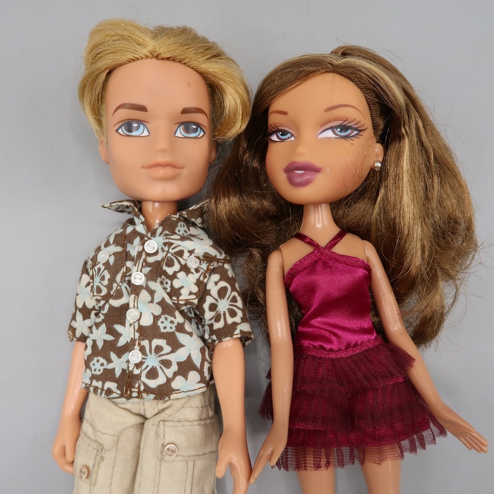 Bratz Dolls 2001 Vintage MGA Lot of 2 no shoes Cameron & Yasmin Couple